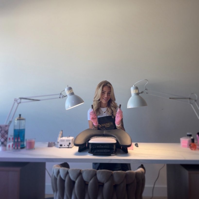 Megan aan het werk in de salon