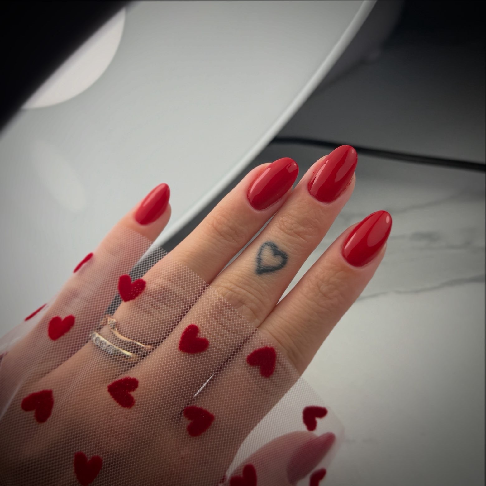 Amandelvormige nagels in klassiek rood met hoogglans